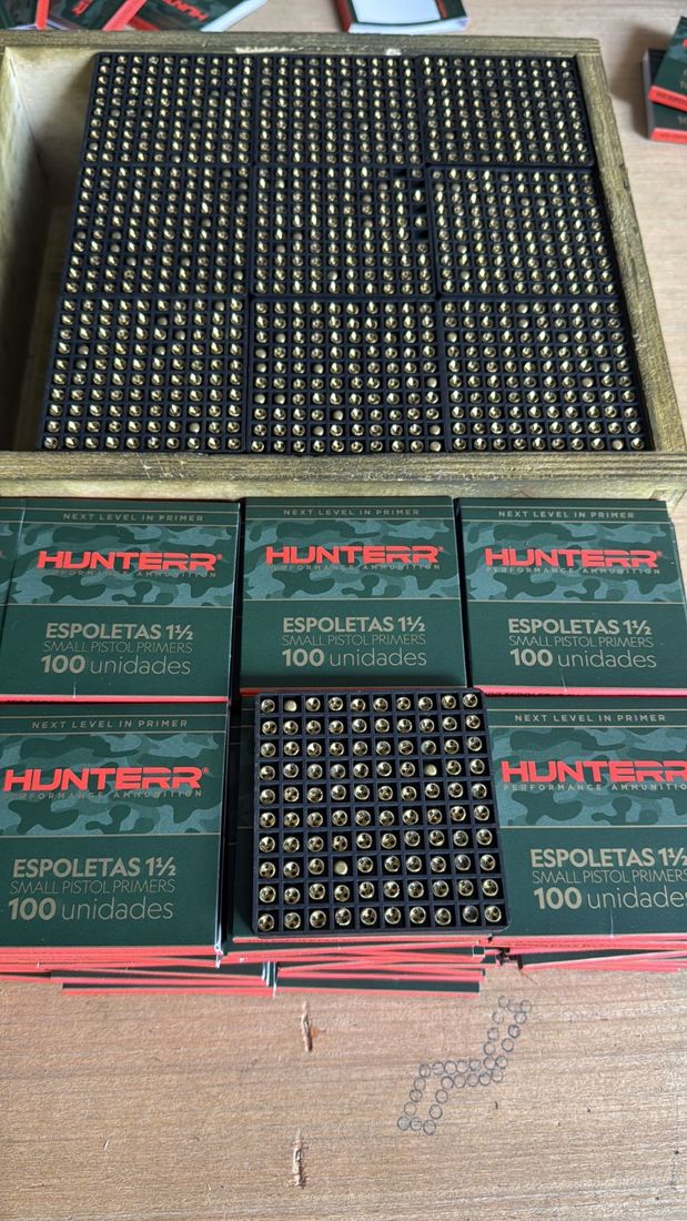 Lote de espoletas HUNTERR em bandejas e caixas